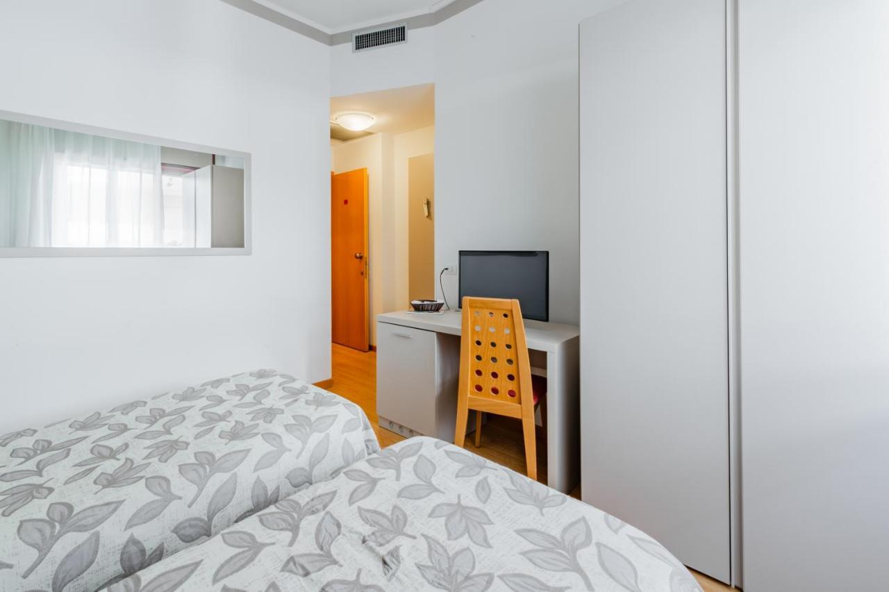 Hotel Del Corso บิบิโอเน ภายนอก รูปภาพ