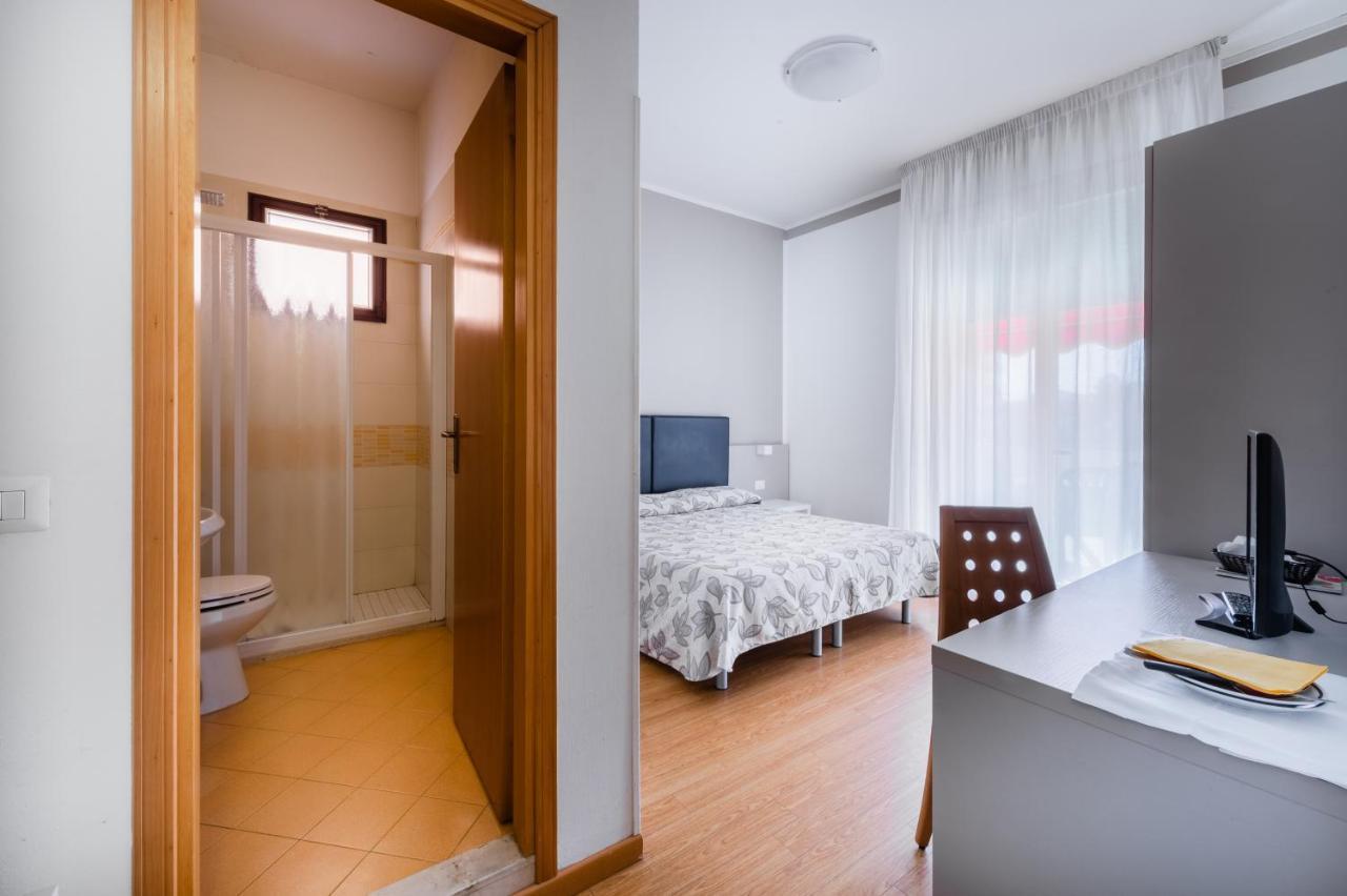 Hotel Del Corso บิบิโอเน ภายนอก รูปภาพ
