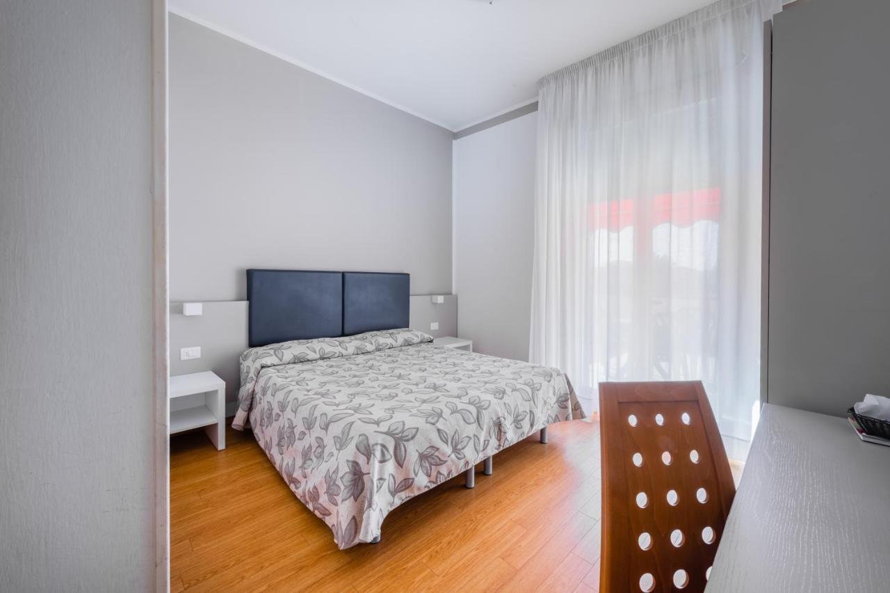 Hotel Del Corso บิบิโอเน ภายนอก รูปภาพ