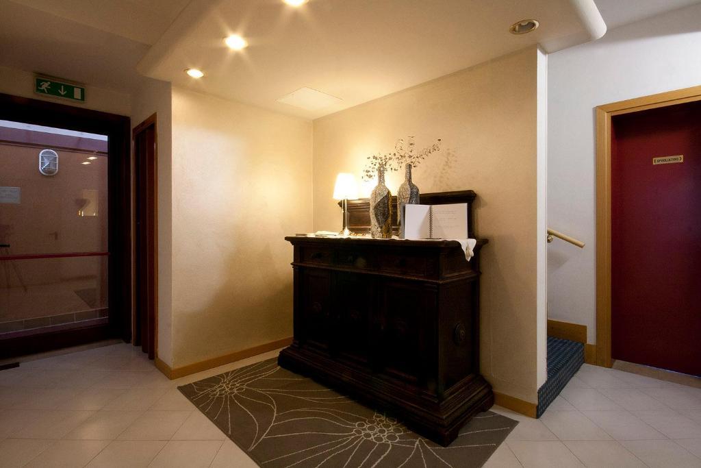 Hotel Del Corso บิบิโอเน ภายนอก รูปภาพ